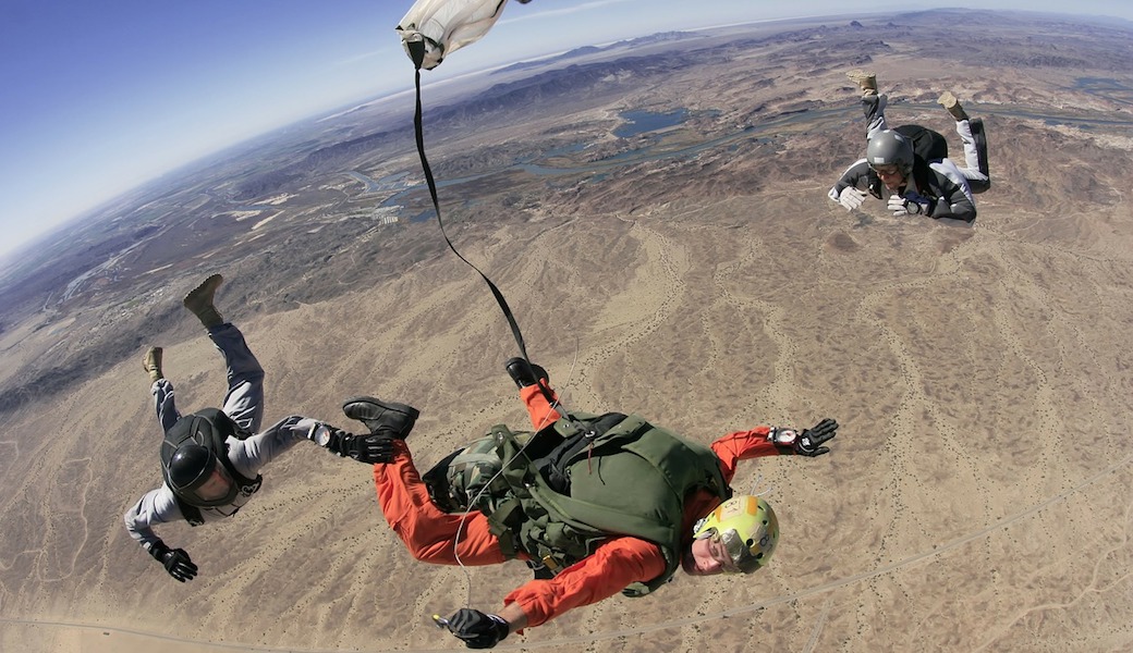 スカイダイビングでパラシュートが開かなかったら 生存事例から学ぶ生き残る術 Discovery Channel Japan ディスカバリーチャンネル